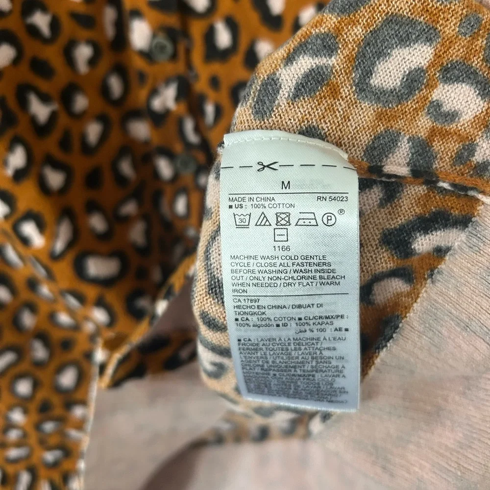 Old‎ Navy Printed Crewneck Cardigan Size Medium